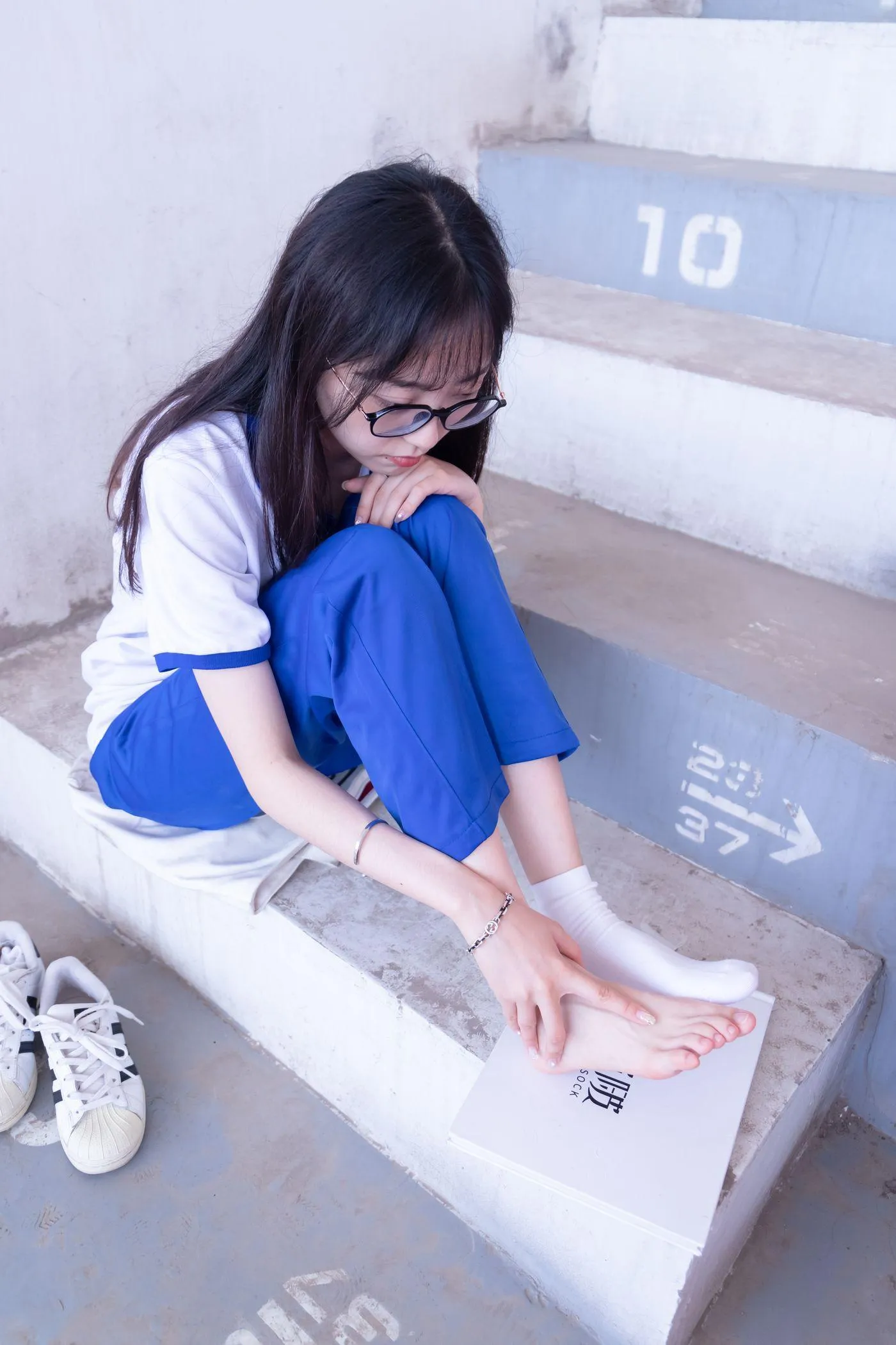 [BoBoSocks袜啵啵]NO.002 稚予-校服、贝壳头、白棉袜、裸足 [139P]插图8
